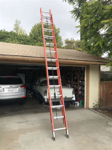 1053 (a) (4) (ii) The minimum clear distance between side rails for all portable <b>ladders</b> shall be 11½ inches (29 cm). . Used ladders